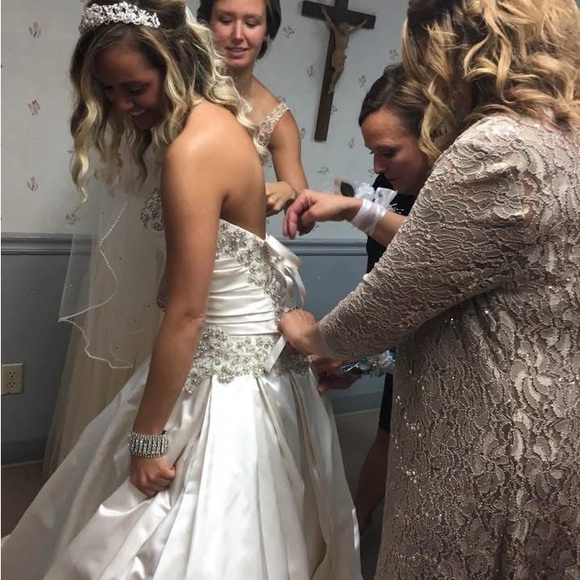 Wedding dress-Allure Elegant Ivory Ball Gown with Beaded Bodice number 9003 - Picture 16 of 16